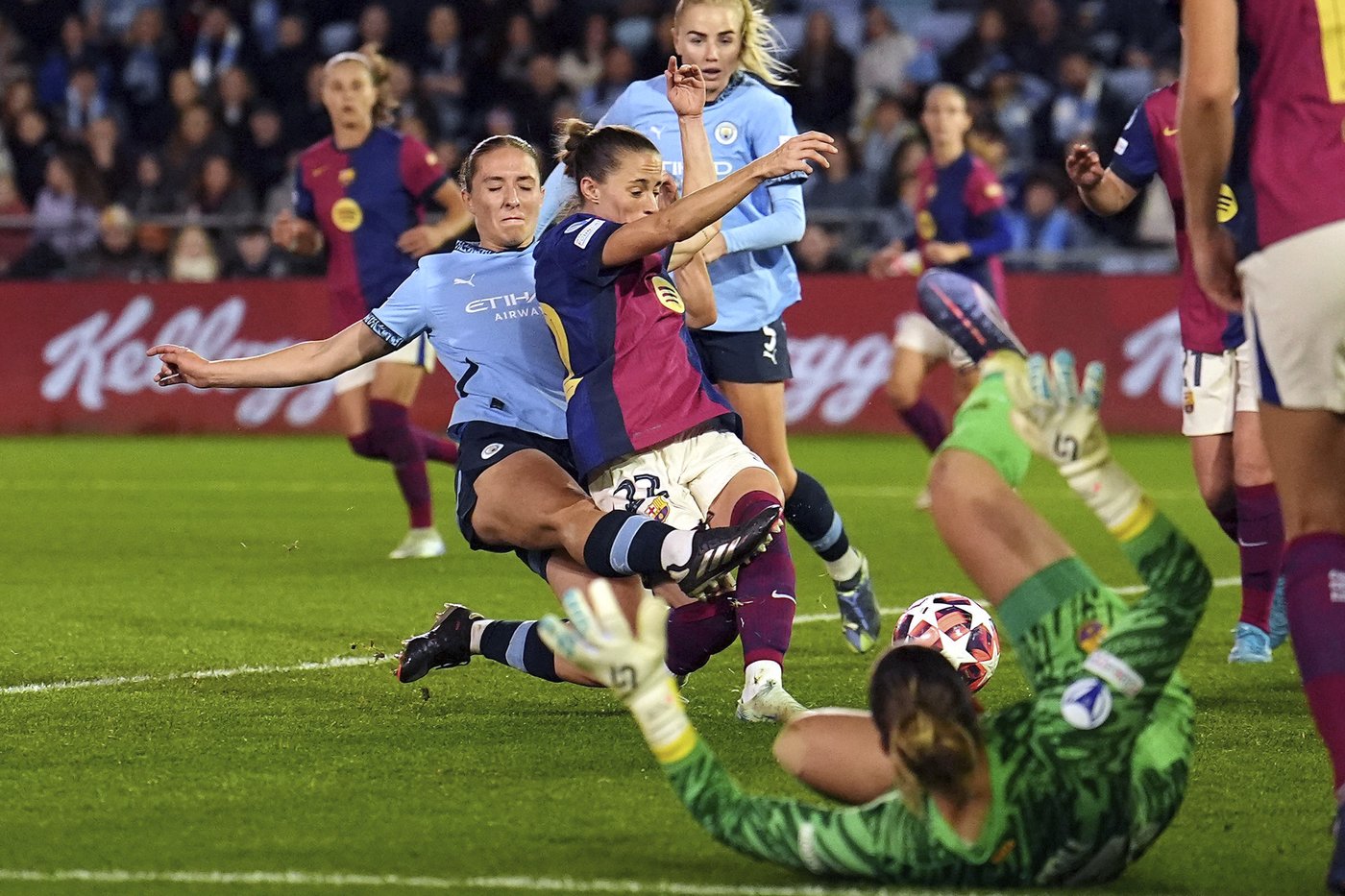 Man City stuns title holder Barcelona in Women's Champions League. Bayern's Harder downs Arsenal | iNFOnews.ca Man City stuns title holder Barcelona in Women's Champions League. Bayern's Harder downs Arsenal | iNFOnews.ca