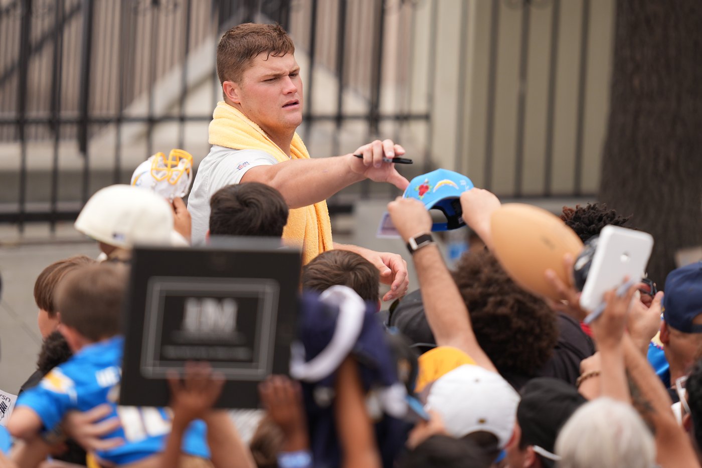 New offensive coordinator Mike McDaniel brings a different vibe to Chargers on and off field | iNFOnews.ca New offensive coordinator Mike McDaniel brings a different vibe to Chargers on and off field | iNFOnews.ca