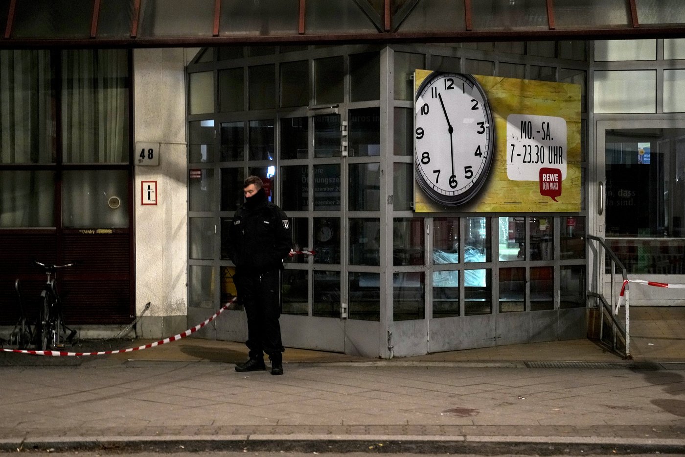 Berlin police say they have detained a man who attacked 2 people with a knife | iNFOnews.ca Berlin police say they have detained a man who attacked 2 people with a knife | iNFOnews.ca