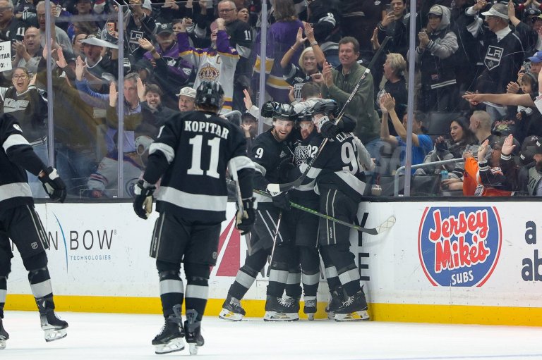 Artemi Panarin scores, LA Kings shut down Oilers 1-0 to boost their playoff chances | iNFOnews.ca