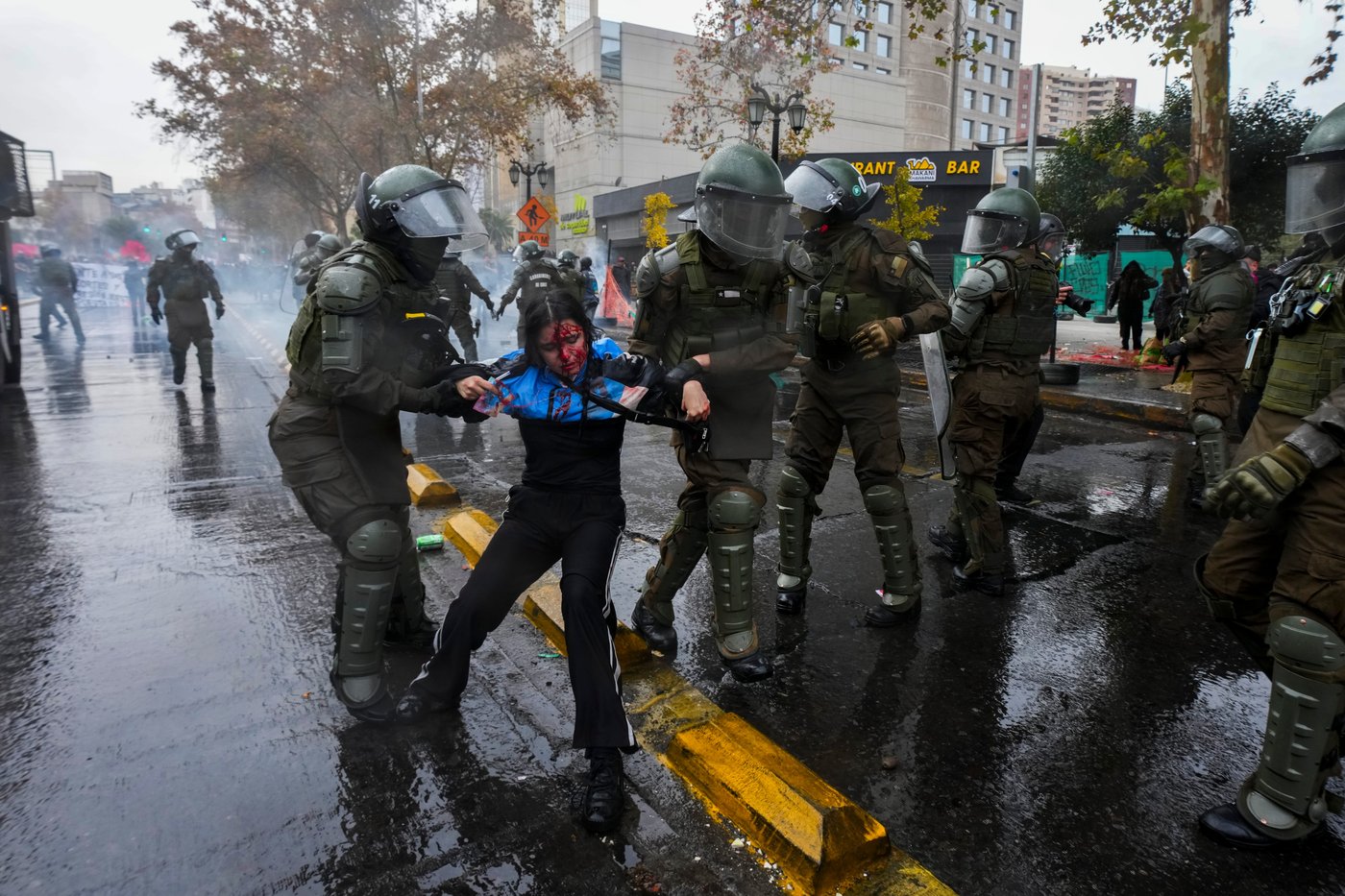Protesters clash with police in Chile's capital over President Kast’s education cuts | iNFOnews.ca
