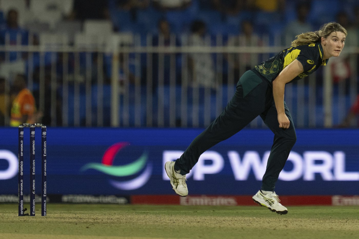 Australia takes 4 India wickets in last over to reach knockout stage at Women’s T20 World Cup | iNFOnews.ca Australia takes 4 India wickets in last over to reach knockout stage at Women’s T20 World Cup | iNFOnews.ca