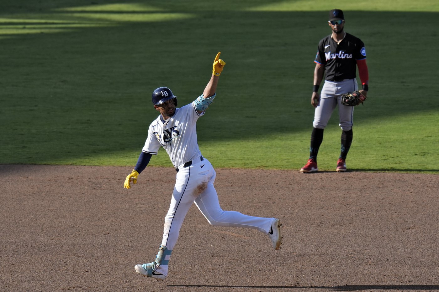 Hernandez gets go-ahead hit in 10th as Marlins outlast Morel, Rays 11-10 | iNFOnews.ca
