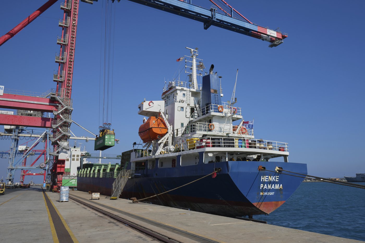 A Gaza-bound ship that left Cyprus with 1,200 tons of food aid nears Israeli port | iNFOnews.ca A Gaza-bound ship that left Cyprus with 1,200 tons of food aid nears Israeli port | iNFOnews.ca