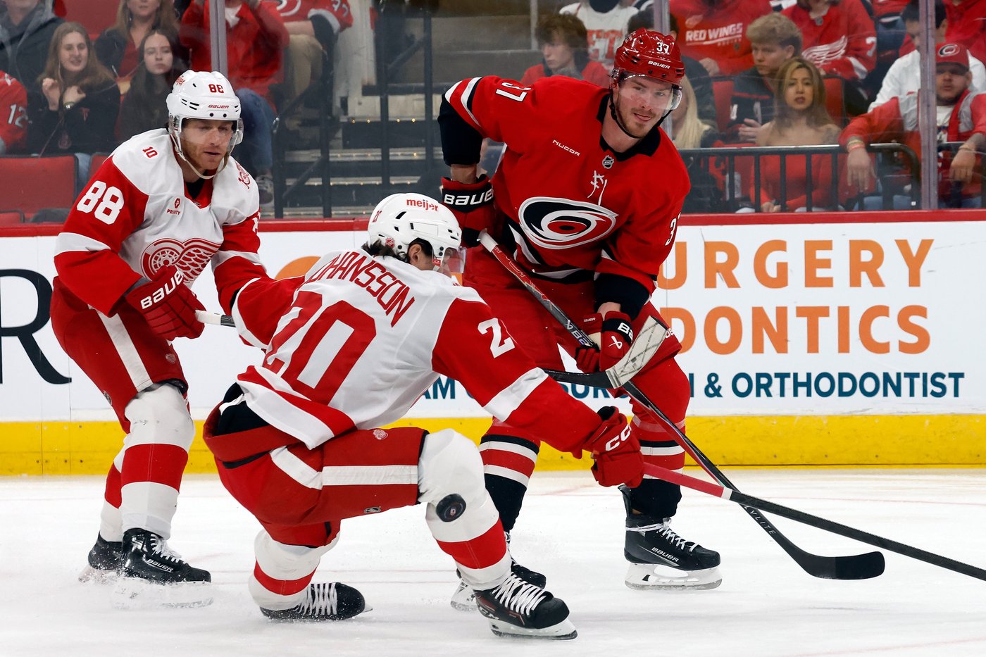 Hurricanes continue hot streak with 5-2 win over Detroit | iNFOnews.ca Hurricanes continue hot streak with 5-2 win over Detroit | iNFOnews.ca