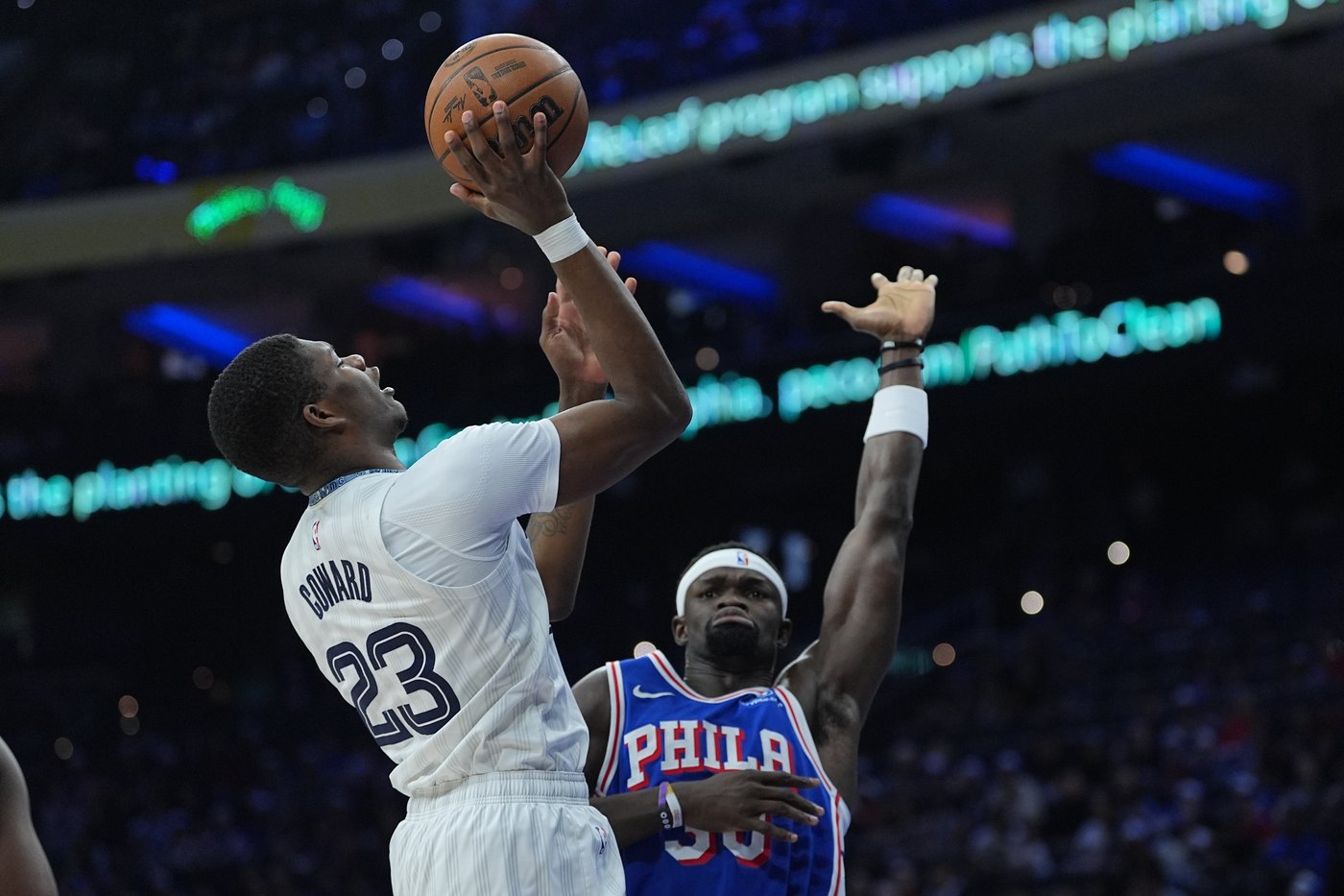 Payne, Edgecombe help 76ers rally to a 139-129 win over the Grizzlies | iNFOnews.ca