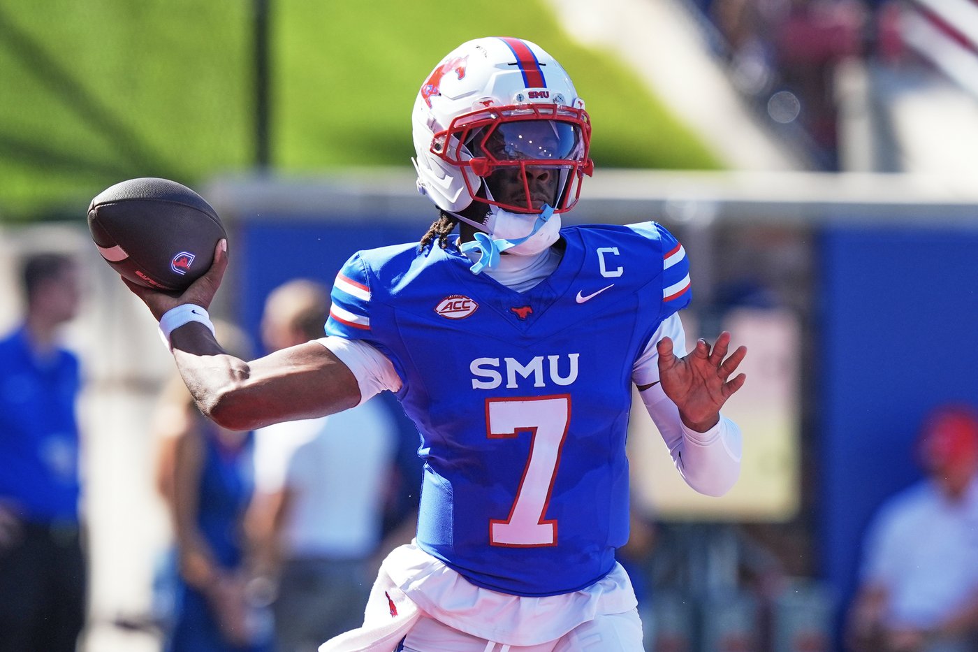 Kevin Jennings passes for career-high 4 TDs, as SMU beats Syracuse 31-18 | iNFOnews.ca