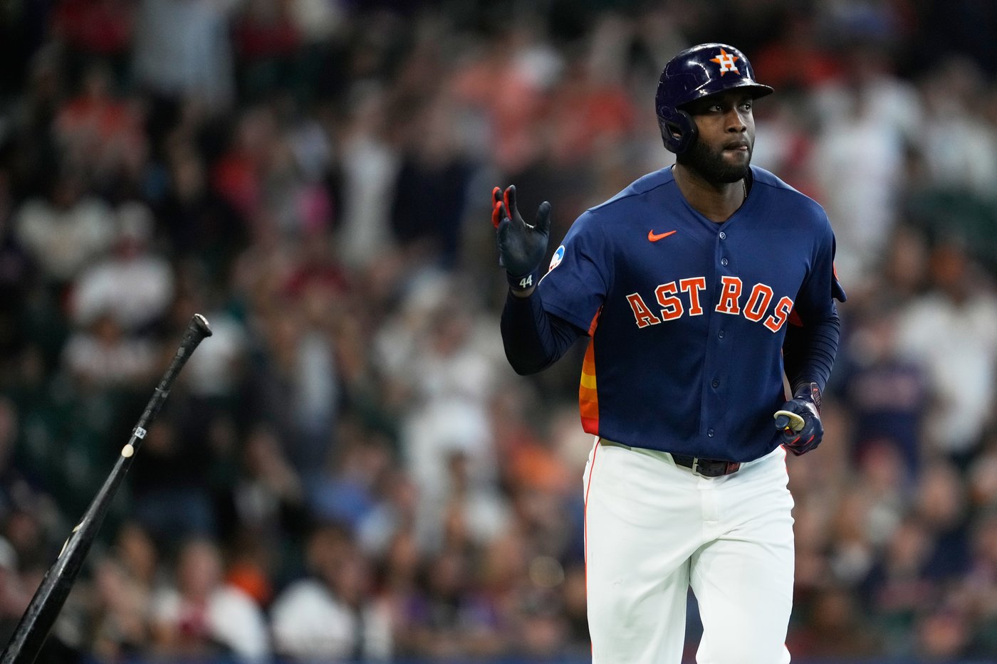 Astros' Yordan Alvarez leads MLB with 11 homers and one teammate is comparing him to Barry Bonds | iNFOnews.ca
