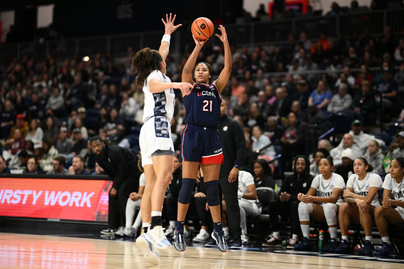 Sarah Strong, Azzi Fudd and top-ranked UConn roll past Georgetown 83-42 | iNFOnews.ca