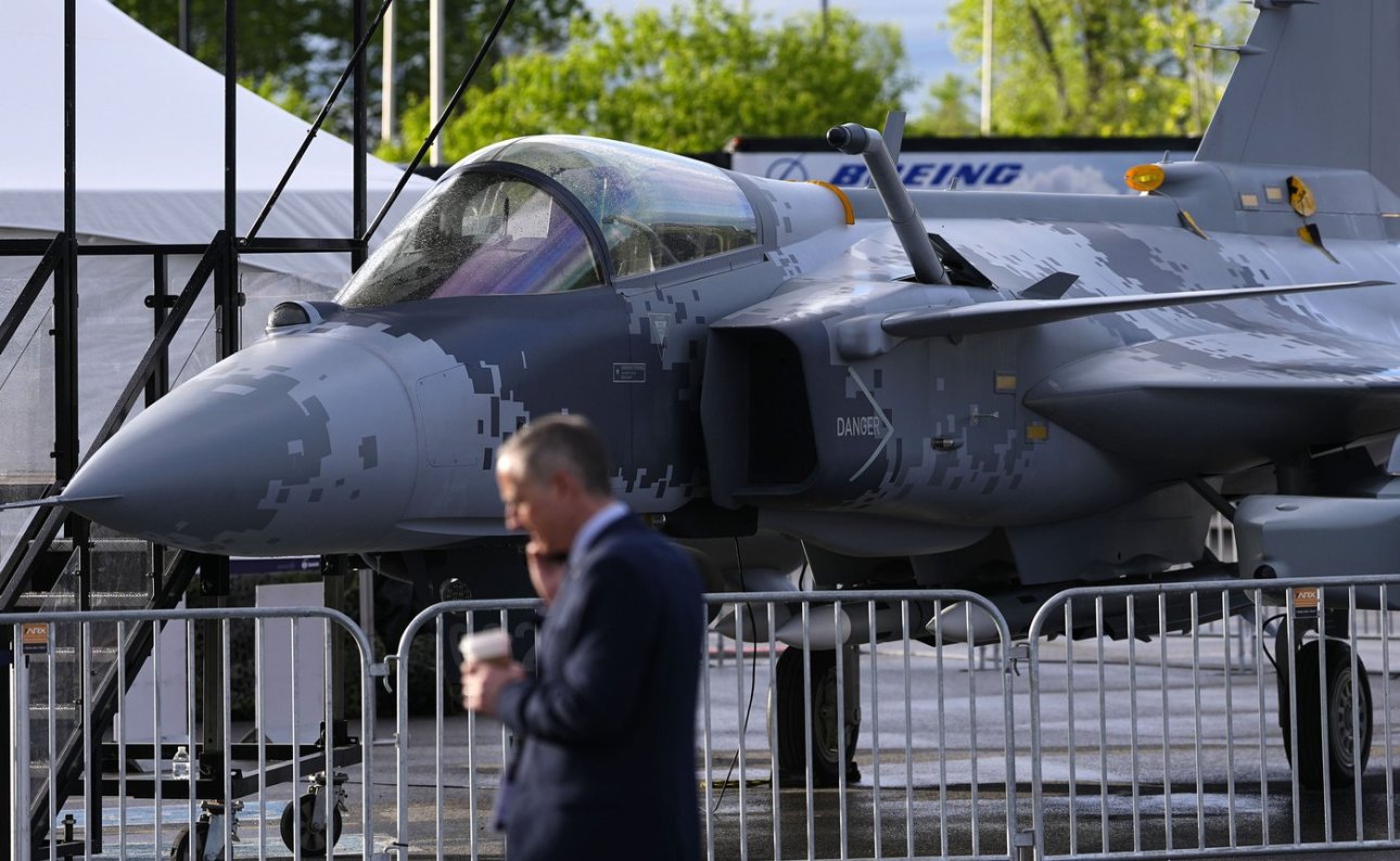 Saab says pilot training will take place in Canada if Ottawa buys Gripen jets