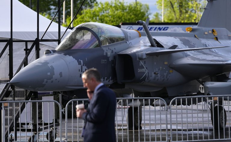Saab says pilot training will take place in Canada if Ottawa buys Gripen jets | iNFOnews.ca