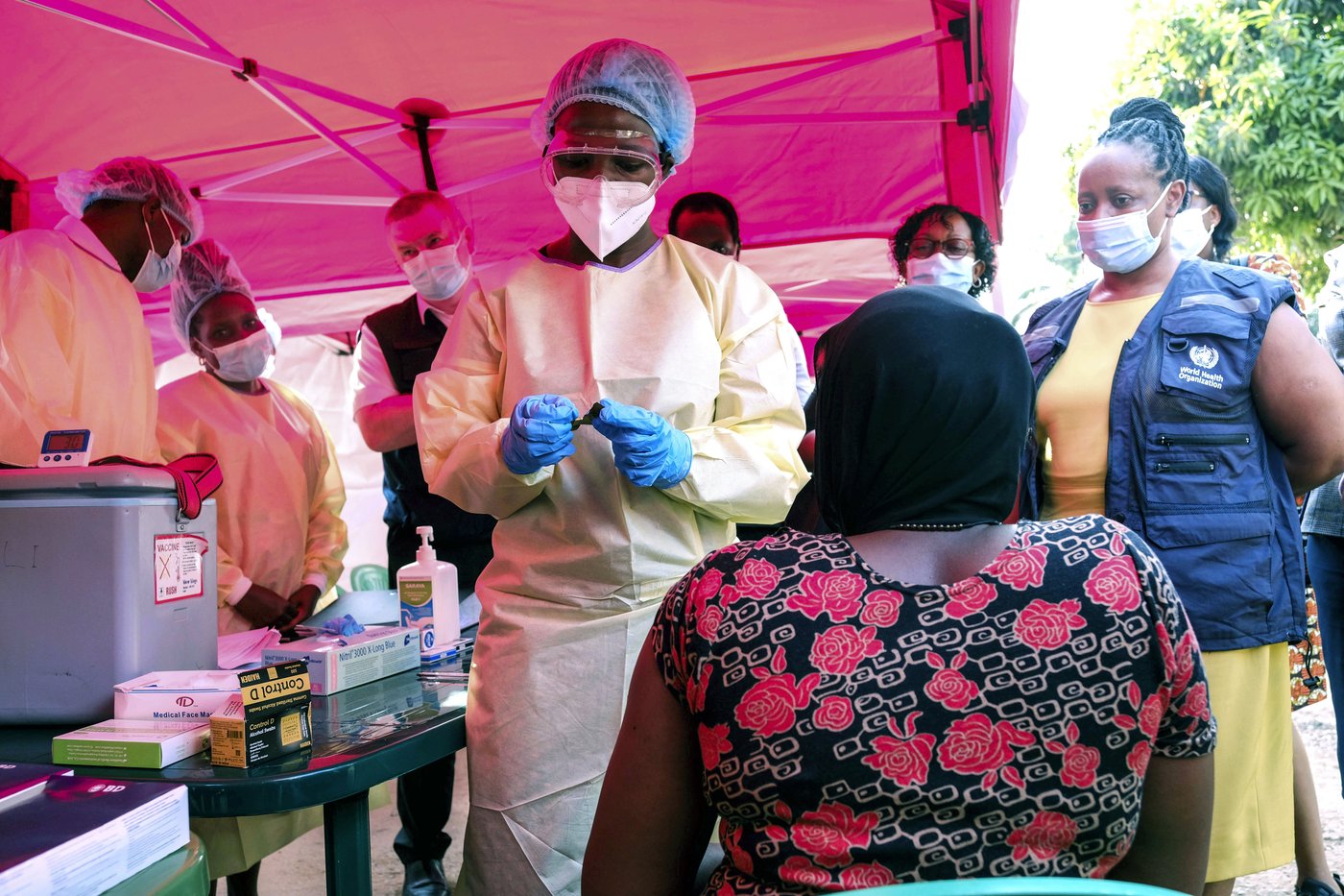 Uganda begins Ebola vaccine trial after new outbreak kills a nurse and infects 2 other people | iNFOnews.ca Uganda begins Ebola vaccine trial after new outbreak kills a nurse and infects 2 other people | iNFOnews.ca
