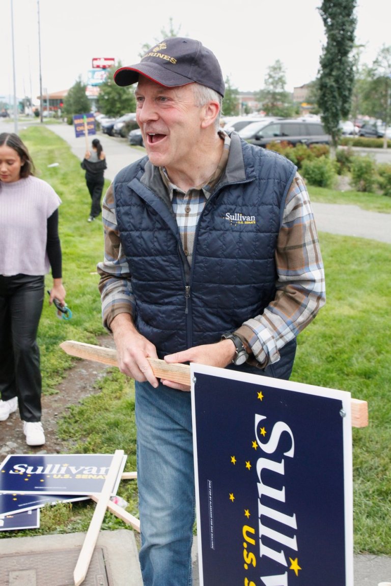Sen. Sullivan, former US Rep Peltola begin Alaska US Senate campaign after advancing from primary | iNFOnews.ca
