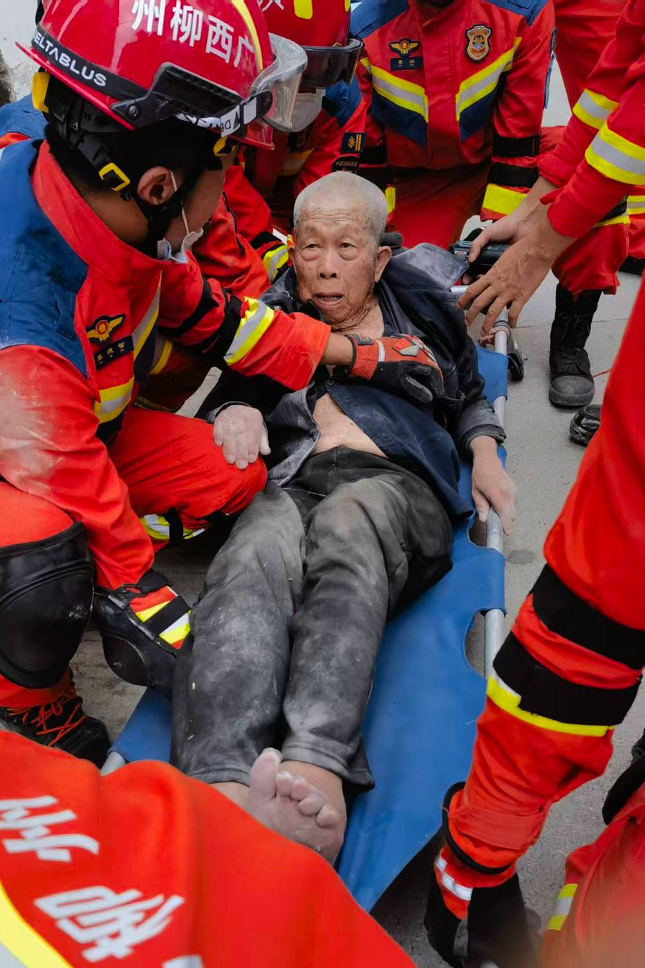 A strong quake in south China kills 2 and triggers evacuation of 7,000 | iNFOnews.ca A strong quake in south China kills 2 and triggers evacuation of 7,000 | iNFOnews.ca