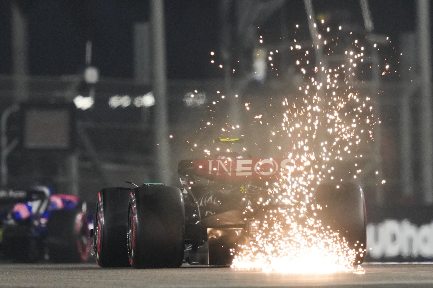 Norris takes pole for season-ending Abu Dhabi GP and Hamilton 18th in Mercedes farewell | iNFOnews.ca