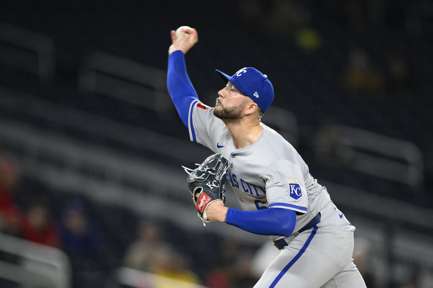 Royals seize on throwing error in 10th to beat Nationals 1-0 and hold on to 2nd AL wild card | iNFOnews.ca