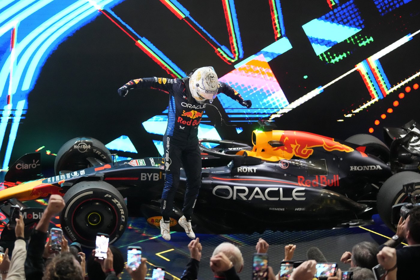 Max Verstappen wins action-packed Qatar Grand Prix after Lando Norris penalized | iNFOnews.ca