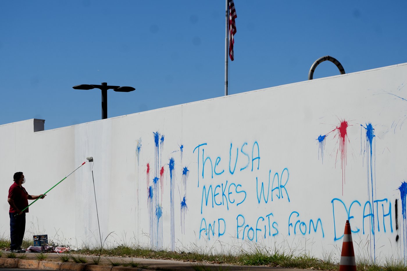 Wall of US Embassy in Brazil's capital is vandalized as relations remain tense | iNFOnews.ca Wall of US Embassy in Brazil's capital is vandalized as relations remain tense | iNFOnews.ca