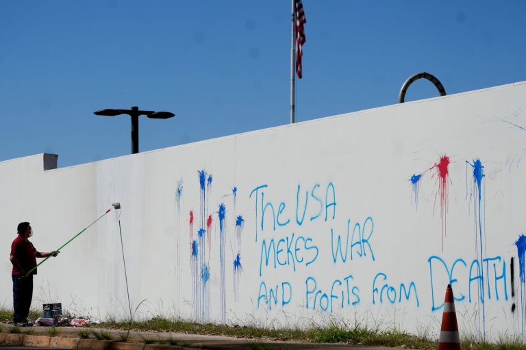 Wall of US Embassy in Brazil's capital is vandalized as relations remain tense | iNFOnews.ca