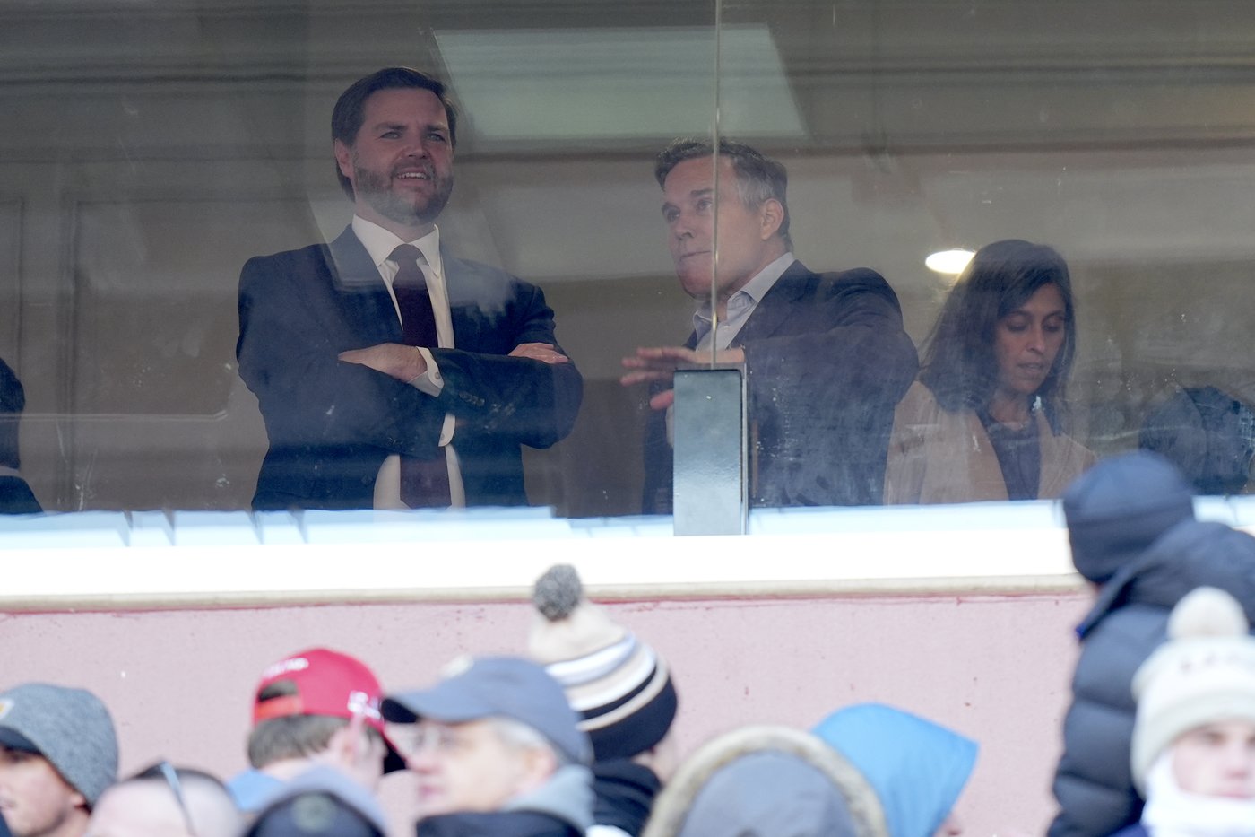 Trump gets warm welcome as he watches Army-Navy game alongside key allies, nominees and Daniel Penny | iNFOnews.ca
