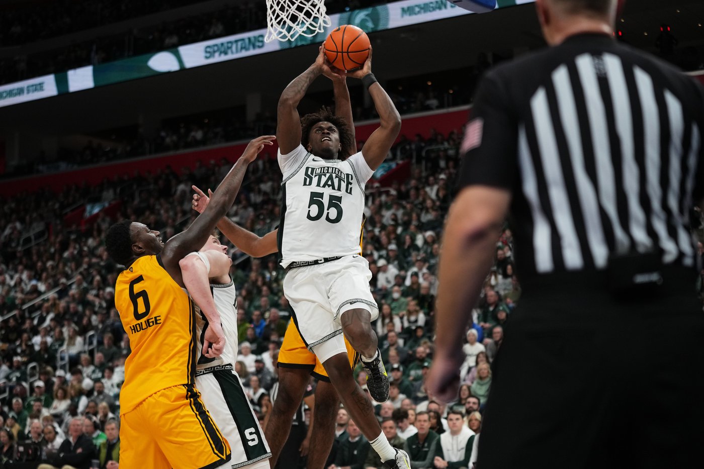 No. 9 Michigan State beats Oakland in annual holiday matchup | iNFOnews.ca