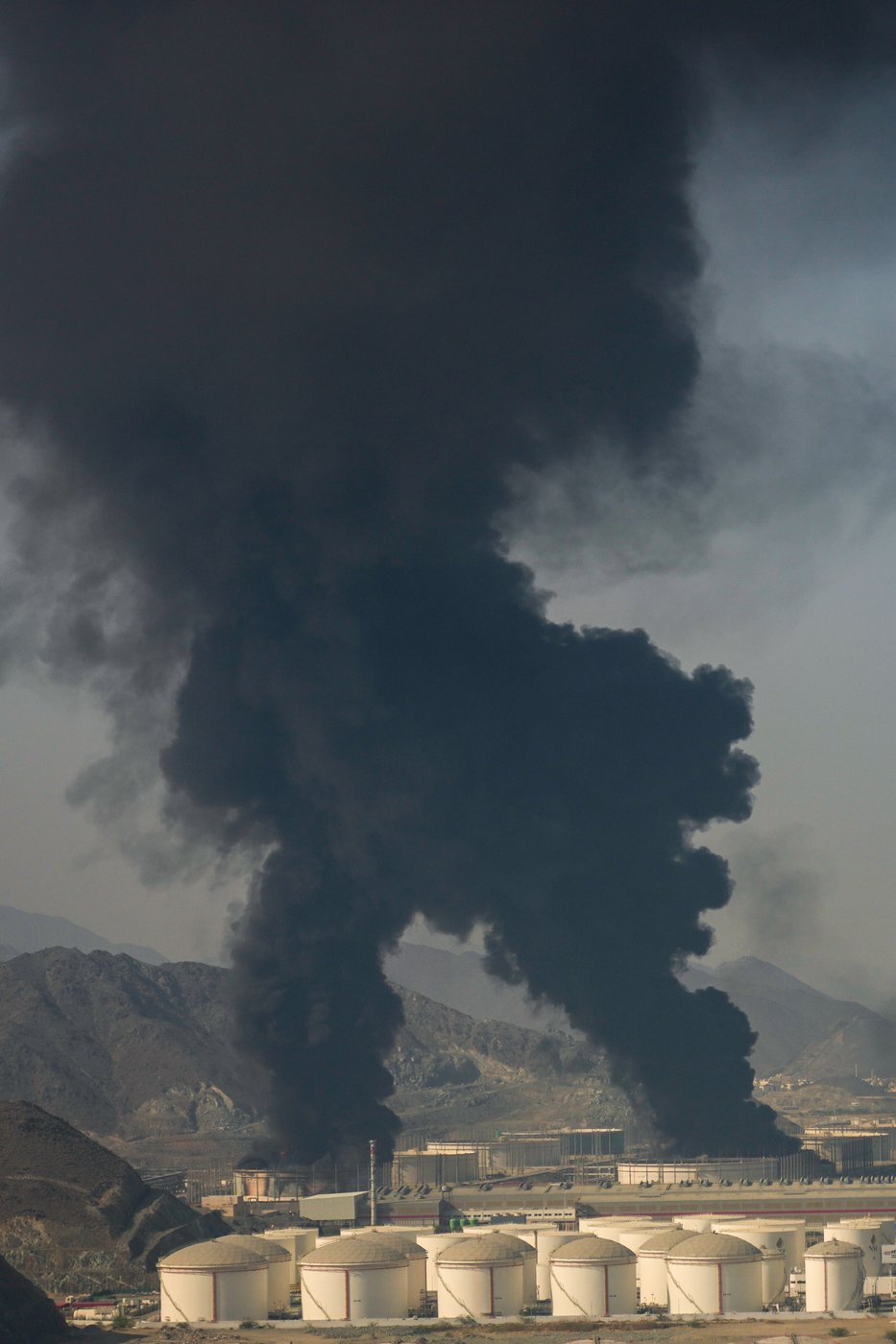 See the world in vertical: Top photos by AP photojournalists | iNFOnews.ca