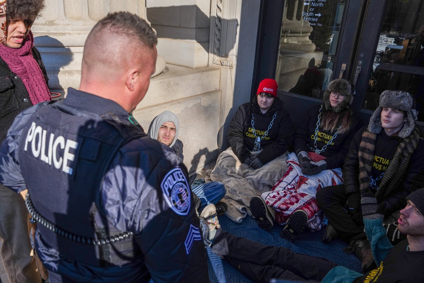 Government must reach agreement on right to counsel for people at Minnesota ICE facility, judge says | iNFOnews.ca