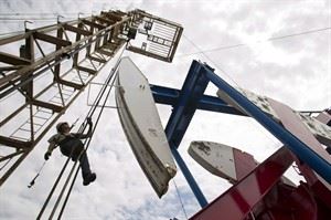 Oil rises to near $102 a barrel on better than expected US hiring figures | iNFOnews.ca CP27500858
