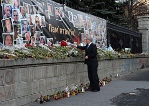 Harper travels to Kyiv to become first G7 leader to stand beside new regime | iNFOnews.ca CP27687151