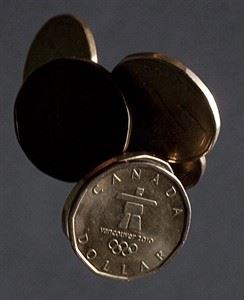 Loonie dips, economy grows by 0.1 per cent in April, gold continues to sell off | iNFOnews.ca