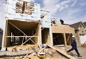 Mortgage lobby group says Canadian housing starts will plunge 25-30 per cent by 2015 | iNFOnews.ca CP23461043