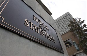 Average weekly non-farm payroll earnings rise to $919 in June: StatsCan | iNFOnews.ca CP24696153