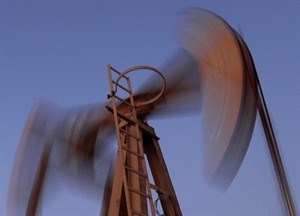 Oil eases from 2-year high, but gasoline jumps the most in 6 weeks | iNFOnews.ca CP24710864