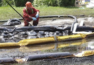 Enbridge, pipeline company behind 2010 Michigan oil spill, is denied dredge pad permit | iNFOnews.ca CP24630095