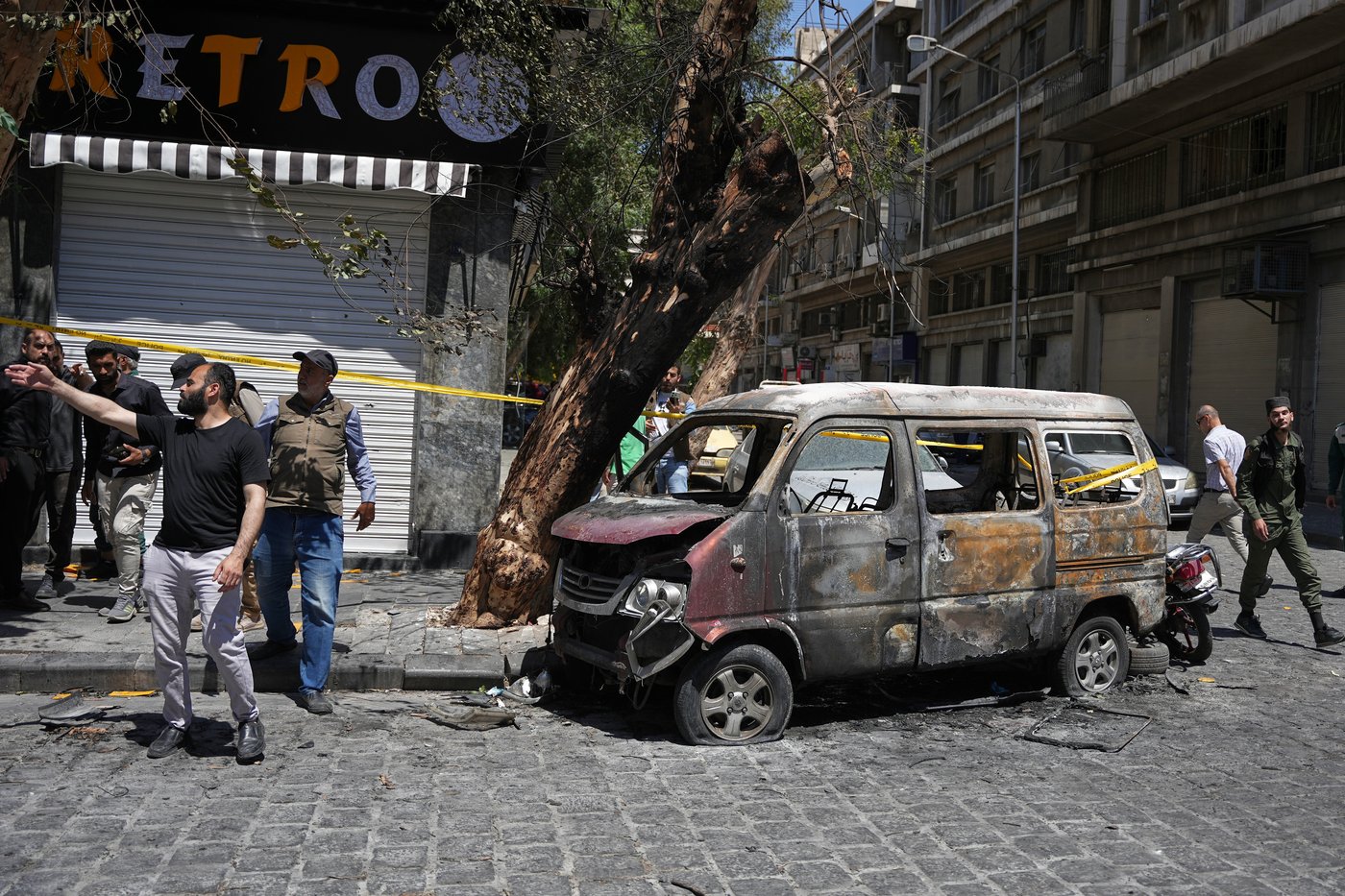 Syria says it arrested IS-linked suspects behind the Damascus bombings during Macron's visit | iNFOnews.ca