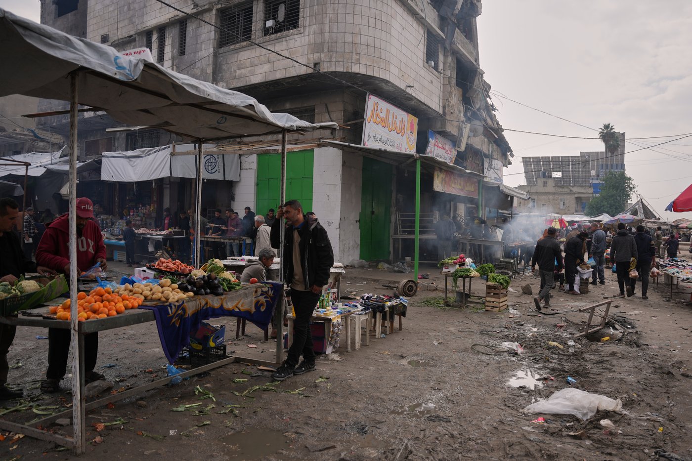 What to know about aid entering Gaza, the other battle between Israel and Hamas | iNFOnews.ca