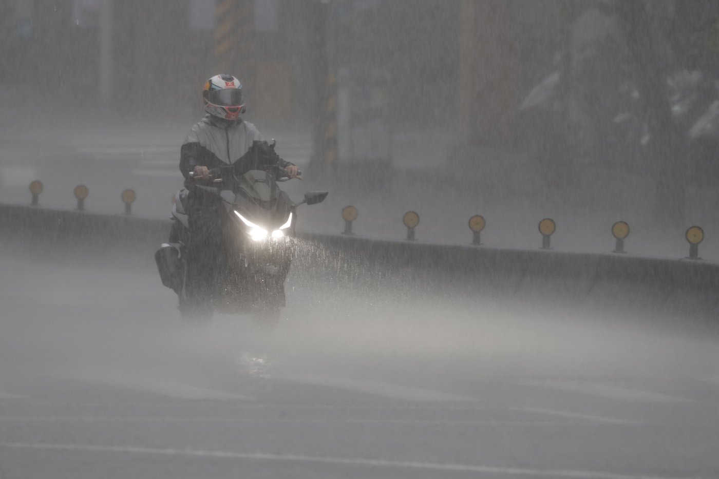 Taiwan closes schools and offices as typhoon Kong-rey approaches | iNFOnews.ca