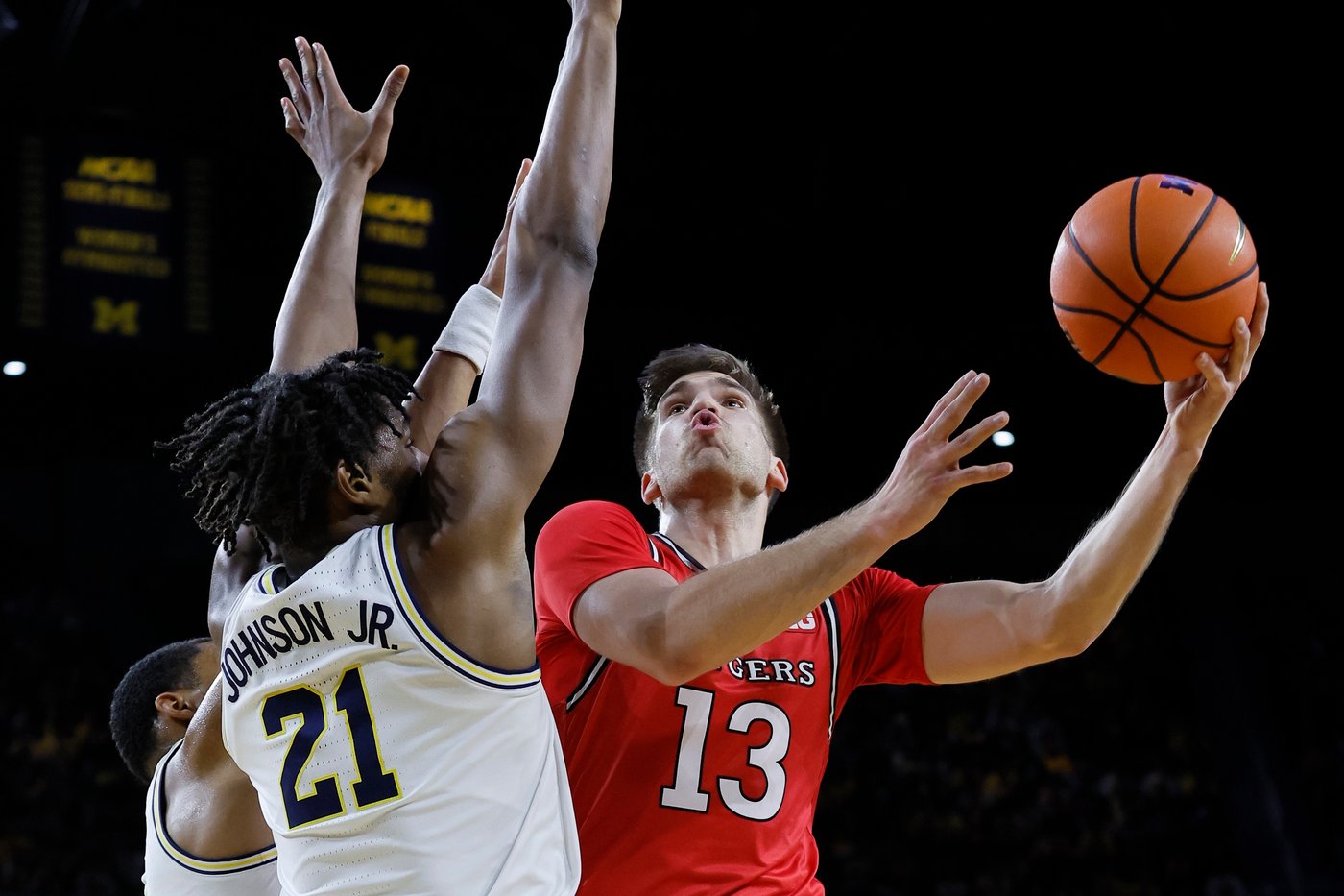 Johnson scores 22 as No. 3 Michigan routs Rutgers 101-60 | iNFOnews.ca
