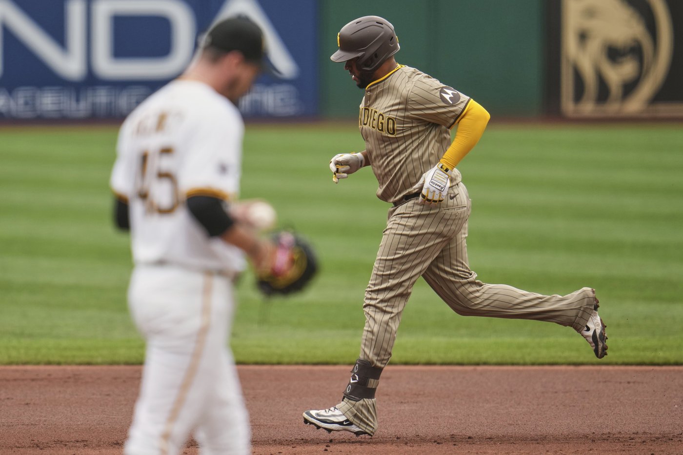Stephen Kolek pitches into the 6th in first MLB start as Padres blank Pirates for 5th straight win | iNFOnews.ca