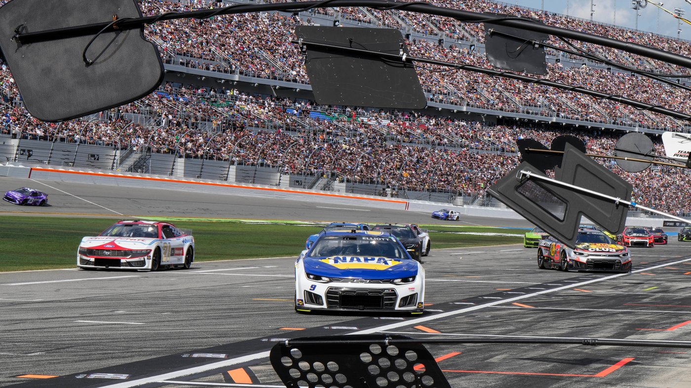 Chase Elliott had 1st Daytona 500 title in sight before losing out in last-lap wreck to Reddick | iNFOnews.ca Chase Elliott had 1st Daytona 500 title in sight before losing out in last-lap wreck to Reddick | iNFOnews.ca