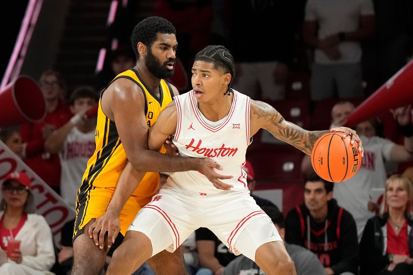 Kingston Flemings, Emanuel Sharp each score 19, No. 1 Houston beats Oakland 78-45 | iNFOnews.ca