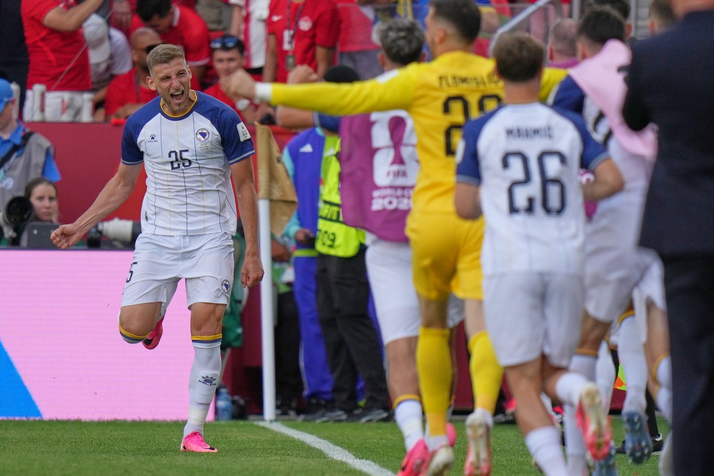 US faces Paraguay and Canada takes on Bosnia in 2026 World Cup openers for host nations, in photos | iNFOnews.ca