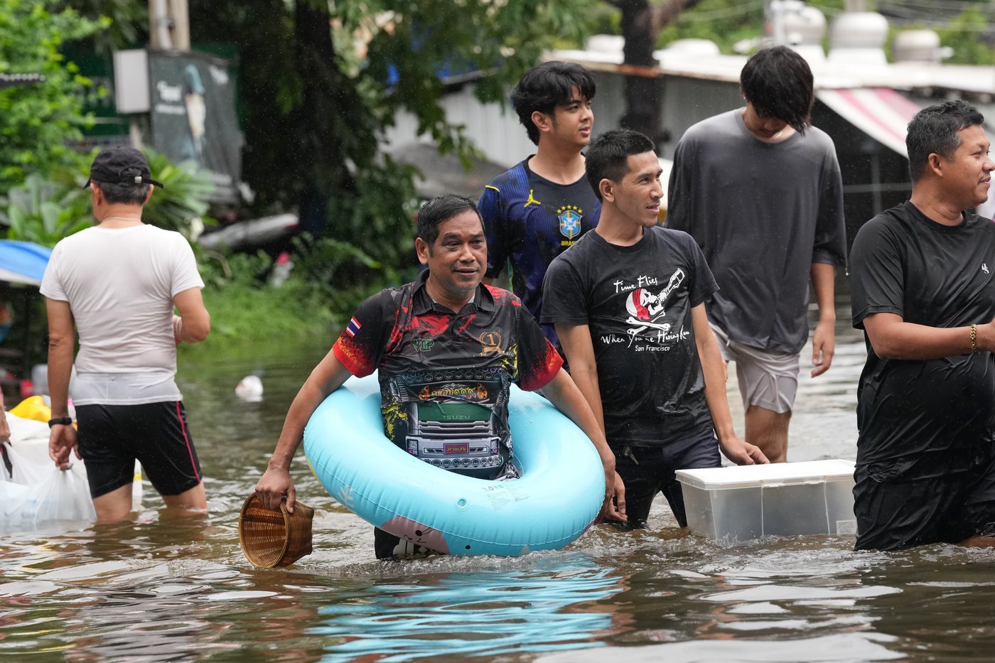 Rain eases in Bangkok but persistent flooding forces thousands to leave home | iNFOnews.ca Rain eases in Bangkok but persistent flooding forces thousands to leave home | iNFOnews.ca