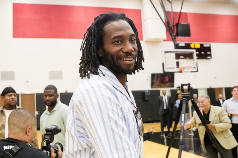CP NewsAlert: Toronto Raptors put Leonard trade on hold pending NBA investigation | iNFOnews.ca