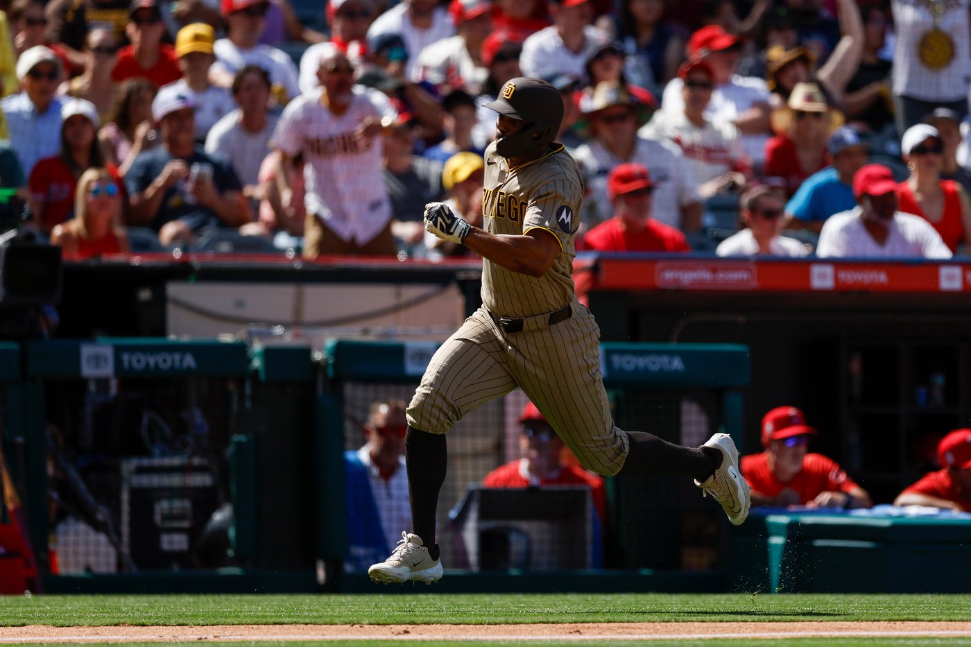 Mason Miller closes combined 2-hitter to extend his scoreless streak as Padres edge Angels 2-1 | iNFOnews.ca