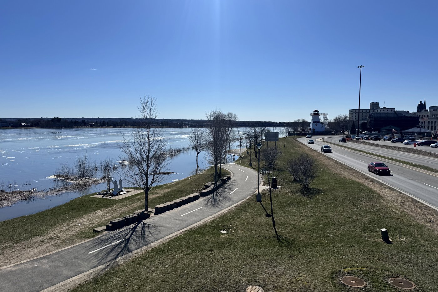'Stay away from the water': Communities across Canada on flood alert | iNFOnews.ca 'Stay away from the water': Communities across Canada on flood alert | iNFOnews.ca