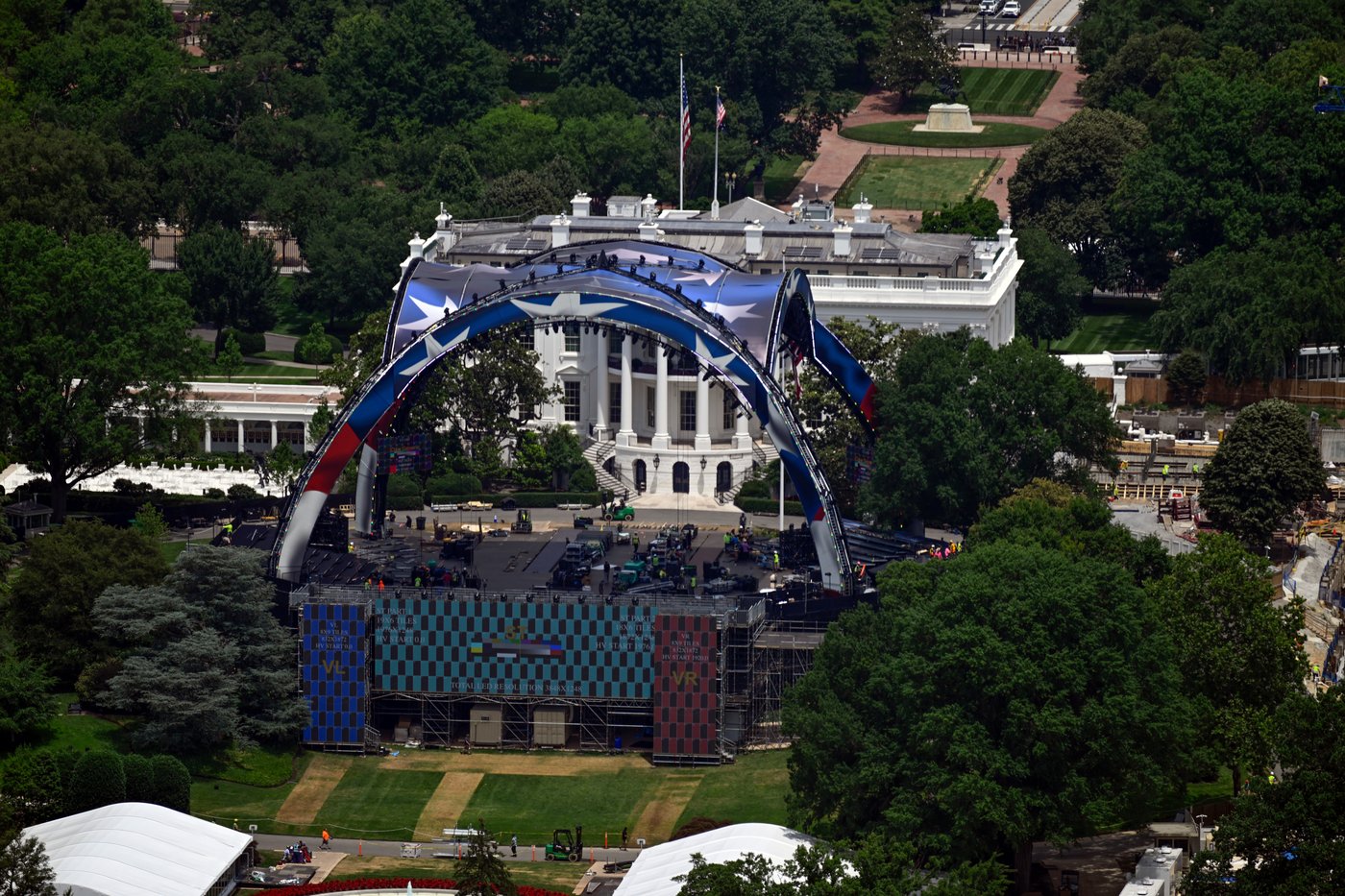 Lawsuit seeks to stop the UFC fight on the White House South Lawn for Trump's birthday | iNFOnews.ca Lawsuit seeks to stop the UFC fight on the White House South Lawn for Trump's birthday | iNFOnews.ca