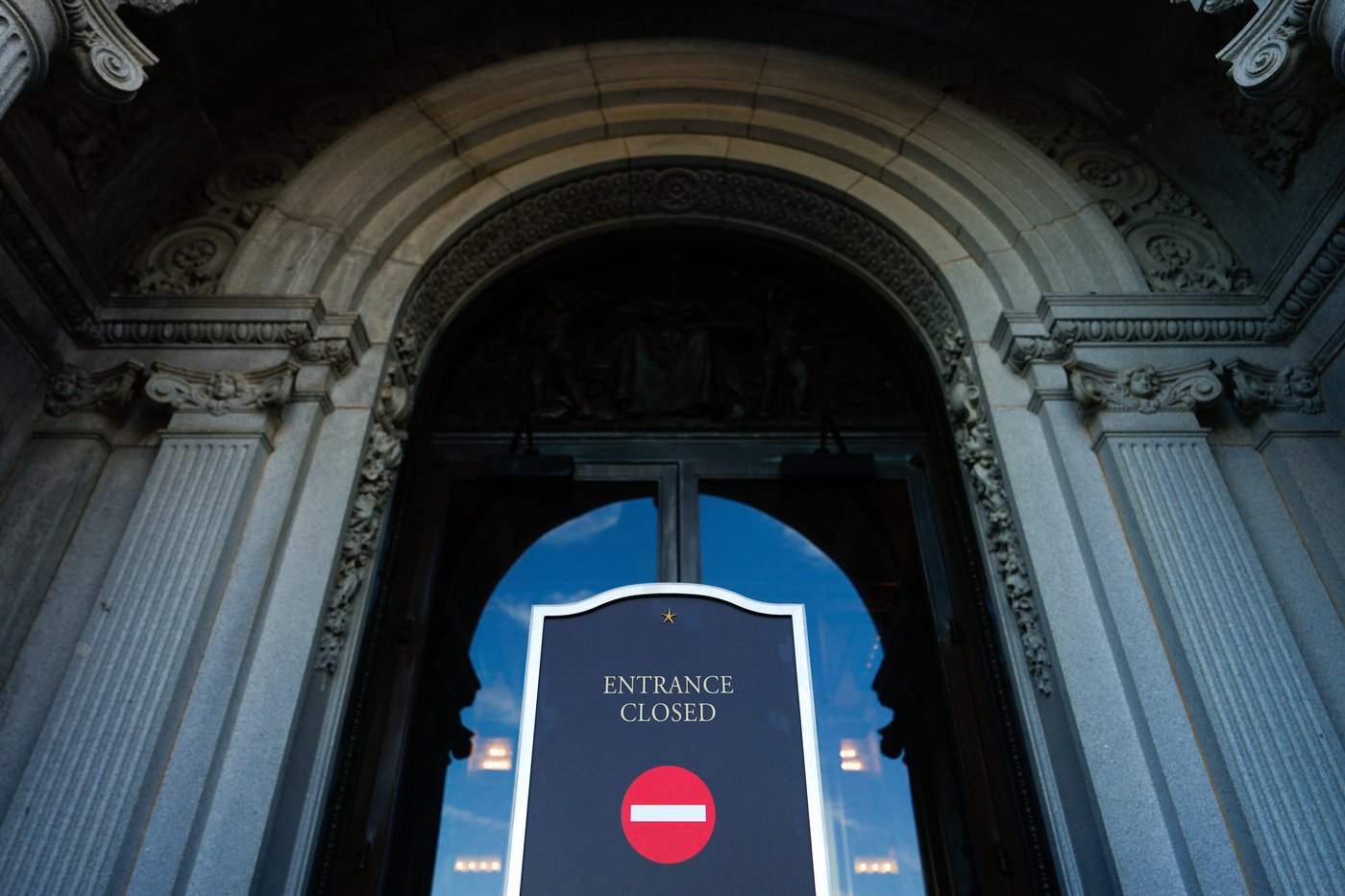 Who might be blamed for the government shutdown? A poll shows voters' complicated views | iNFOnews.ca