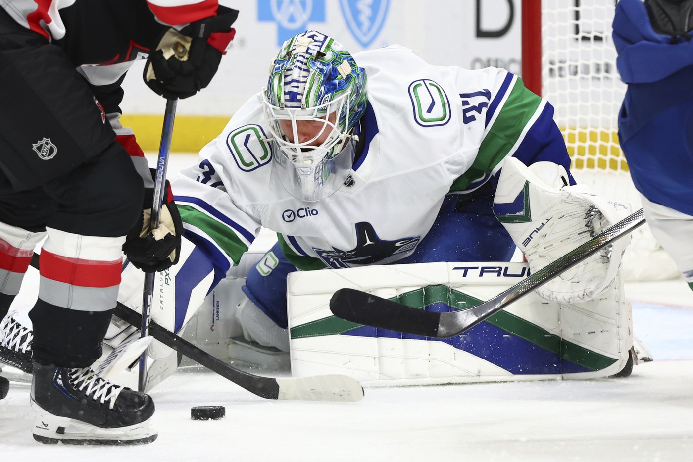 Conor Garland scores 2 including OT winner as Canucks rally to beat Sabres 4-3 | iNFOnews.ca