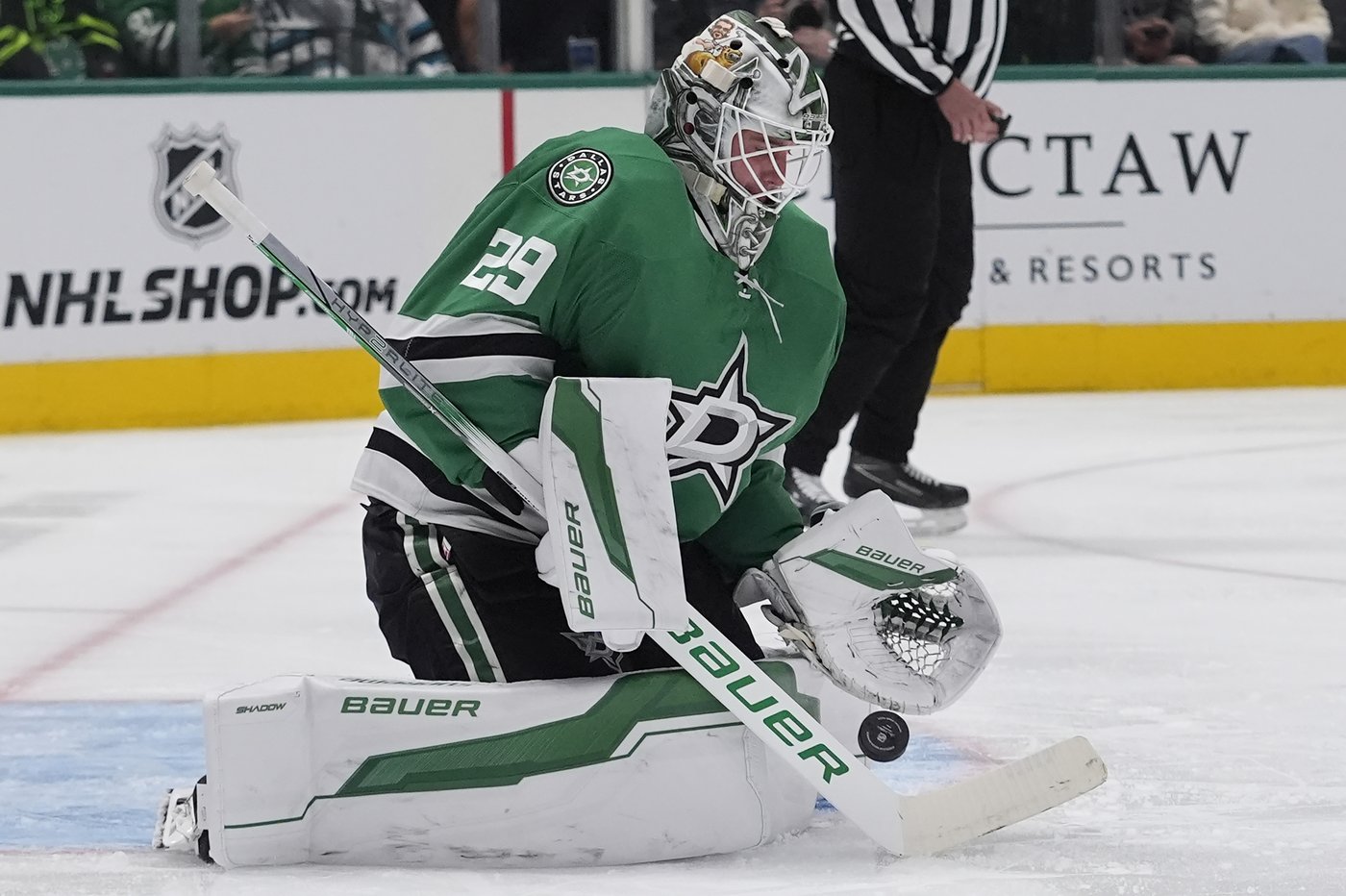 Dallas Stars sign goalie Jake Oettinger to an 8-year, $66 million extension | iNFOnews.ca